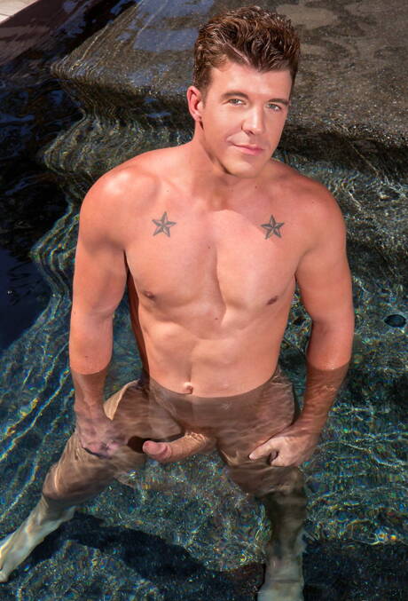 Le star americane JJ Knight e Jake Ashford si divertono a fare sesso in piscina