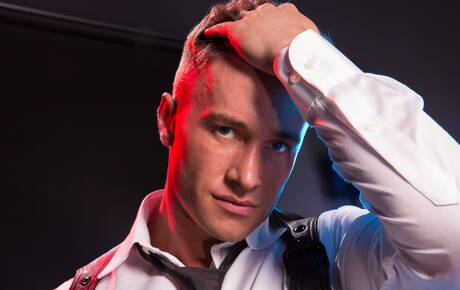 Die versauten Kumpels Austin Wolf, Gabriel Cross und Alexander Volkov haben Analsex zu dritt