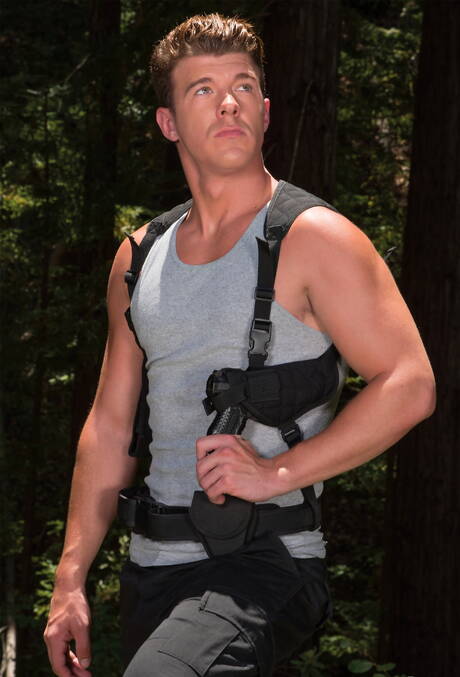 Pretty american boys hunk Jj Knight and young dude Alex Chandler in hot anal sex outside