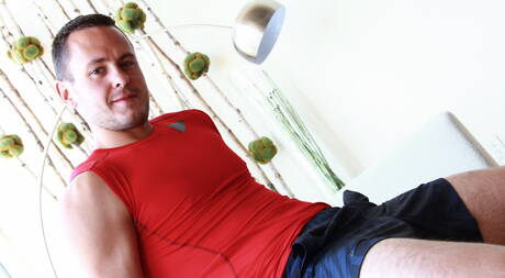 Os atores pornôs americanos Brenner Bolton e Trenton Ducati em uma foda anal gostosa