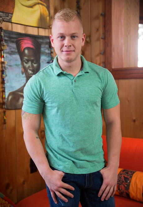 Next Door Studios: American hunk Leo Luckett and stud Zay Hardy have a good sex