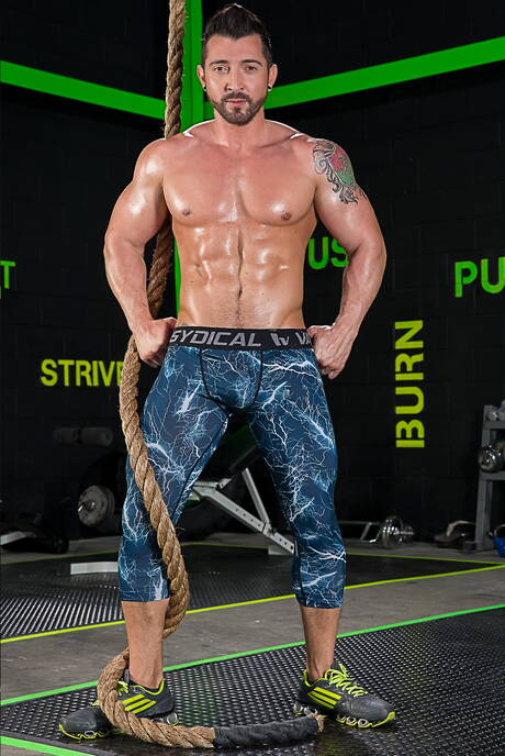 Latin hunk Jimmy Durano and american husky guy Landon Mycles fuck after dick sucking