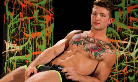 Hübsche amerikanische Jungs, der kräftige Sean Zevran und der bullige Sebastian Kross, ficken nach dem Blowjob in den Arsch