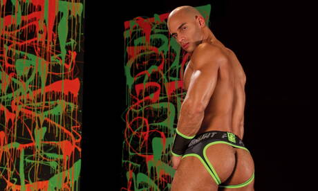 Hübsche amerikanische Jungs, der kräftige Sean Zevran und der bullige Sebastian Kross, ficken nach dem Blowjob in den Arsch