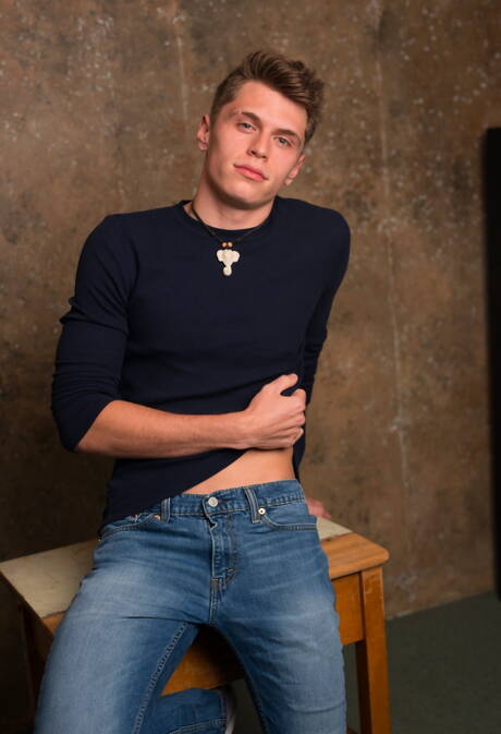 Der muskulöse Amerikaner Troy Accola und der muskulöse Brasilianer Gabriel Alanzo posieren nackt und zeigen heiße Hintern