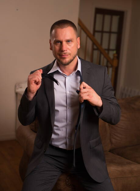 German tough guy Hans Berlin and hunk Drake Magnum shows a beautiful body