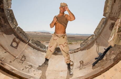 Os famosos americanos, o musculoso Sean Zevran e o garanhão Brandon Evans posando nus e mostrando o bumbum