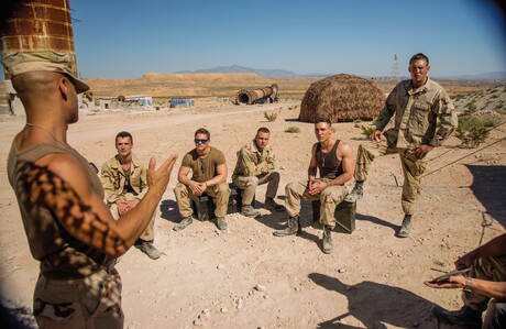 Il giovane Kyle Mcmillan e il muscoloso americano Pierce Paris posano nudi all