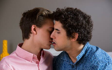 Latynoski twardziel Jimmy Clay i muskularny Grayson Fabre uprawiają gorący seks