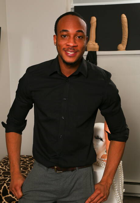 黑人大力士 Trent King 和加拿大帥哥 Beau Reed 跨種族口交