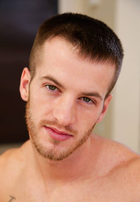 Amerikaanse hengst Quentin Gainz en stoere kerel Kayden Andrews in hete homoscene