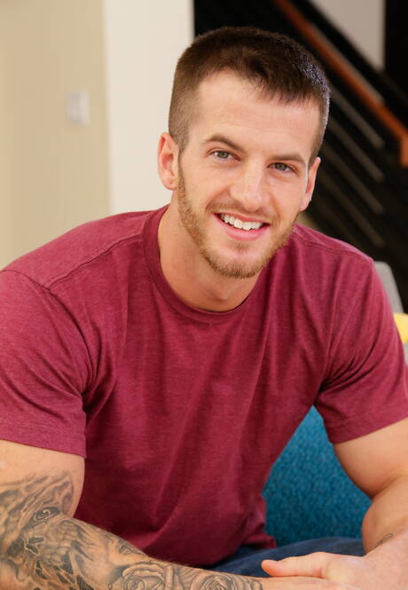 American stud Quentin Gainz and tough guy Kayden Andrews in hot homosexual scene