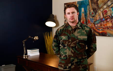 かなりアメリカ人の男の子の力持ちマーキー・モアと筋肉質なブレナー・ボルトンが熱いアナルファックアクションを披露