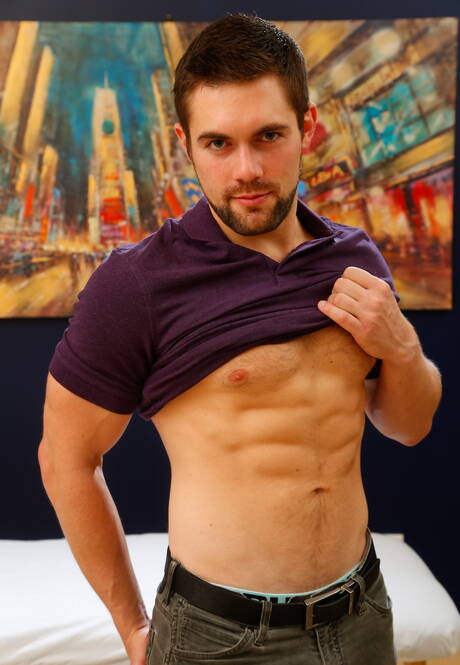 性感美國帥哥 James Huntsman 和毛茸茸的猛男 Griffin Barrows 口交後做愛