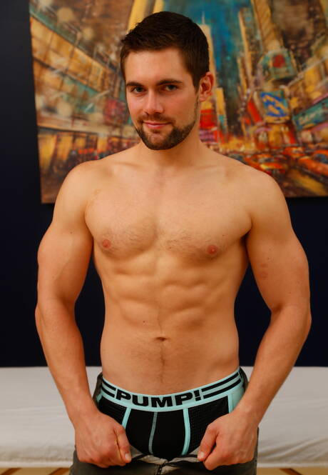 性感美國帥哥 James Huntsman 和毛茸茸的猛男 Griffin Barrows 口交後做愛