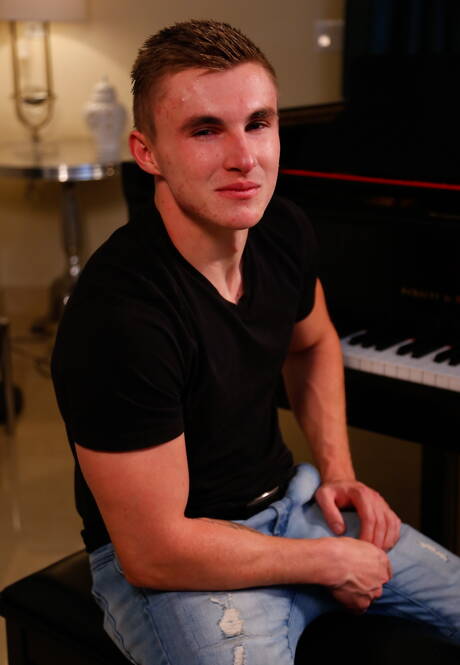 Famous americans, bodybuilder Jake Davis and beefcake Alex Mecum in hot ass bang