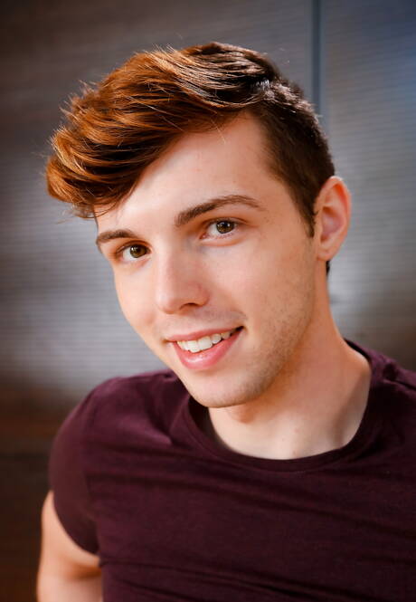 Due ragazzi americani, il giovane Christian Bay e il twink Scotty Zee, fanno sesso anale violento