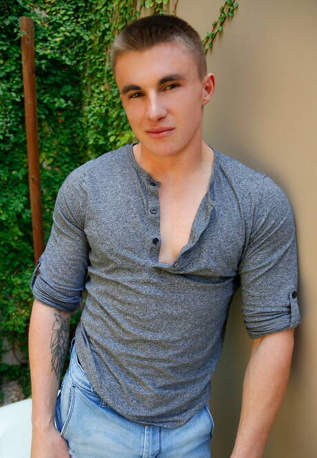 Next Door Studios: American bodybuilder Jake Davis and  Conan Mcguire fuck ass after sucking cock outdoor