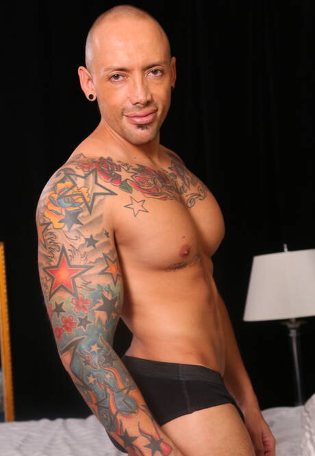 Latin hunky guy Jordano Santoro and black stud Trent King have a good interracial oral sex