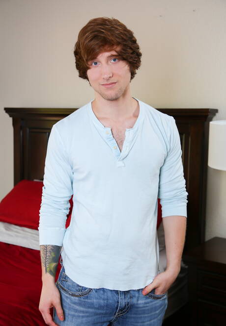 Next Door Studios: English hunky guy Gabriel Cross and american hot twink Scotty Zee make a love