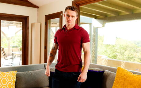 Due ragazzi americani, il muscoloso Markie More e il super stallone Dimitri Kane, in un duro sesso anale