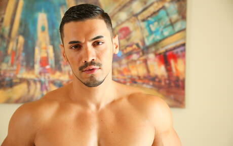 Der bullige Arad und der amerikanische Bodybuilder Jake Davis haben einen guten Analsex