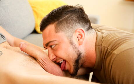 American stud Johnny Riley and well-built Damien Hyde in hot ass bang