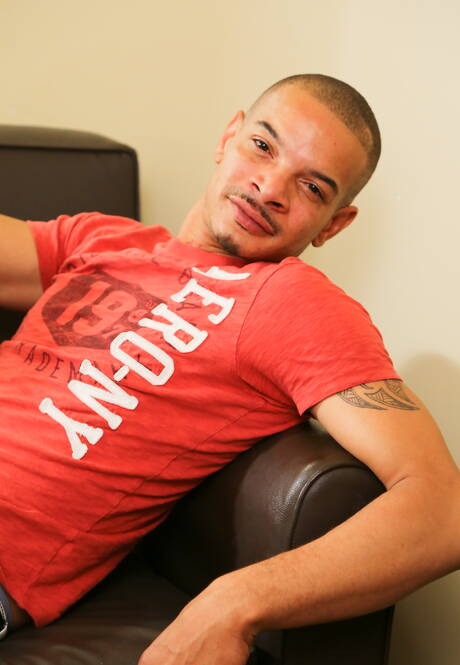 Stud Red A i mięsisty Kyd Leo w czarnym na białym seksie analnym