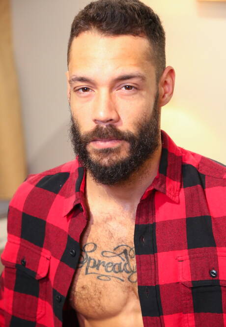 Muskularny Dylan Henri i kanadyjski przystojniak Caleb King uprawiają dobry seks oralny