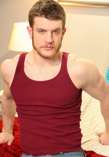 Muskularny Dylan Henri i kanadyjski przystojniak Caleb King uprawiają dobry seks oralny