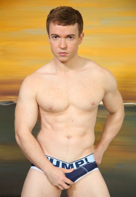 Hot Gabriel Cross, Tom Faulk and River Elliott in threesome fuck action