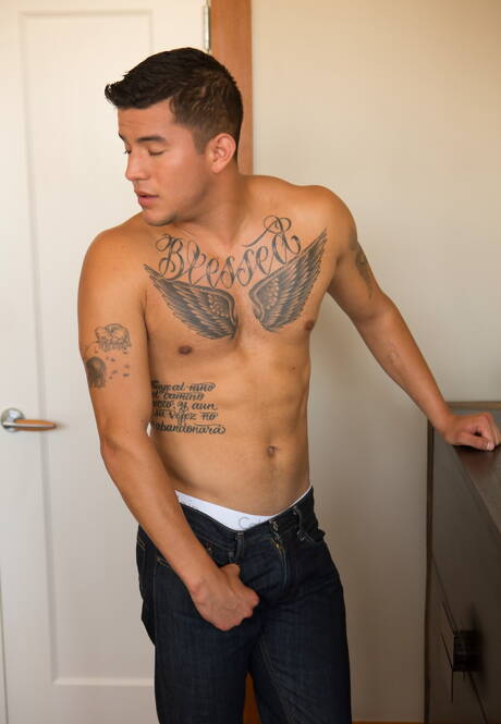 Stud Maxwell Diaz en de gespierde Amerikaanse Joey Rico poseren naakt en tonen hun hete kont