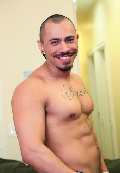 性感的夥伴 Marlone Starr 和帥哥 Romero Santos 鑽屁股