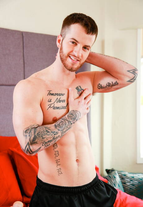 Os musculosos americanos Mark Long e Quentin Gainz se pegam