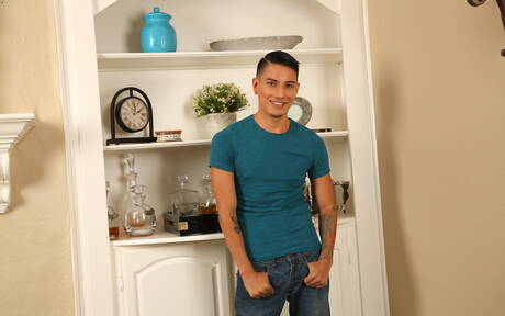 Amerikaanse stoere kerel Johnny Torque en hete twink Texas Holcum boren een kont