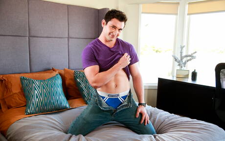 Les Américains sexy, le beau mec Bridger Watts et le bien bâti Johnny Riley se sont baisés