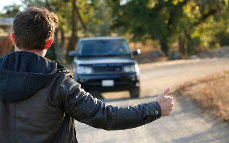 Knappe Amerikaanse kerels, hunk Markie More en knappe jongen Garrett Cooper boren een kont buiten