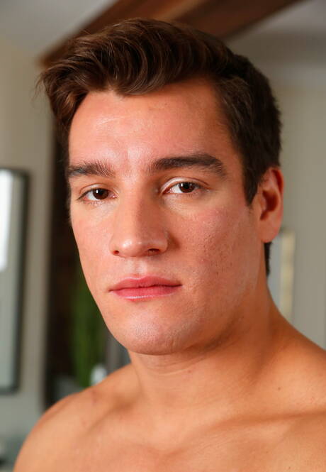 Amerykańskie gwiazdy, mięsisty Markie More i siłacz Jordan Boss ruchają się w tyłek po ssaniu kutasa