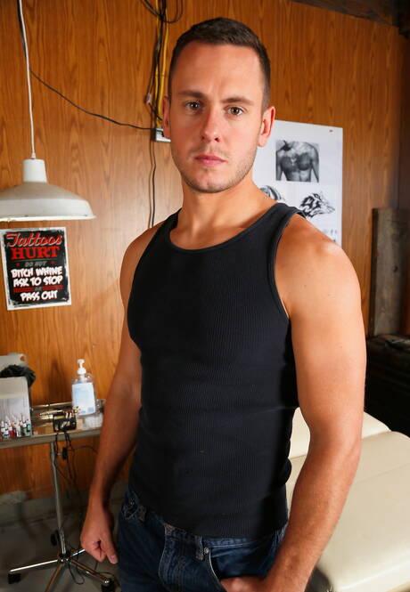 Le musclé allemand Alexander Gustavo et le costaud américain Brenner Bolton se sucent et se baisent