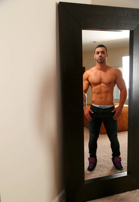 Geile vrienden Dylan Knight, Arad en Hunter Stone in harde trio-seks