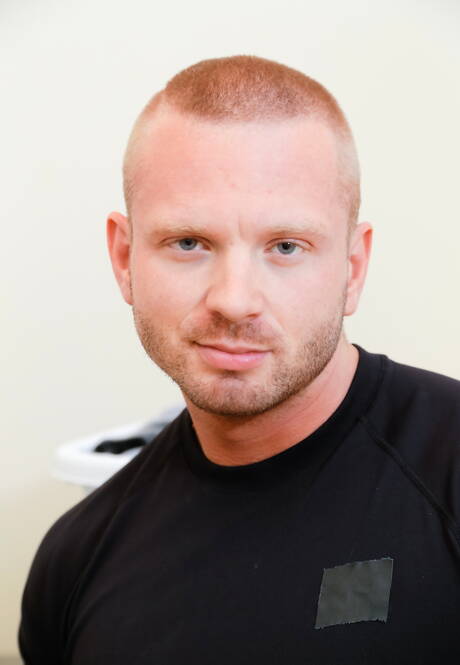 Hot american boys muscular James Huntsman and muscular Johnny Riley fuck after dick sucking