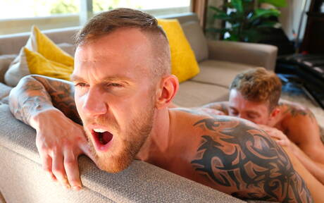 Hot americans, beefy Markie More and strongman Damien Michaels in hot ass bang outside