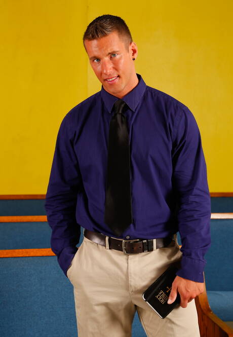 Miły amerykański facet, krzepki facet Ian Levine i ogier Rod Peterson wiercą tyłek