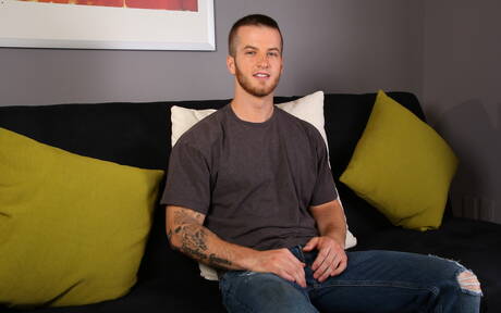 Les stars du porno américaines Markie More et Quentin Gainz se sucent et se baisent mutuellement