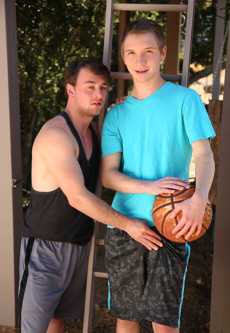 American strongman Scott Harbor and beautiful boy Kyle Evans fuck ass after sucking outside