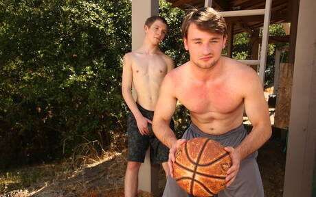 American strongman Scott Harbor and beautiful boy Kyle Evans fuck ass after sucking outside