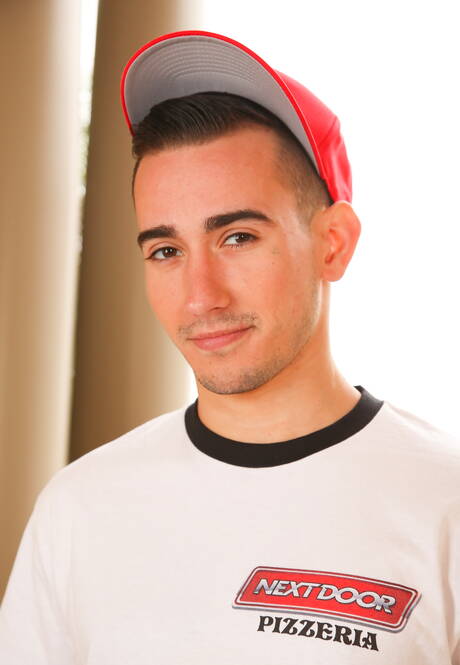 American beefcake Mark Long and beefy James Dickson have a good sex in kitchen