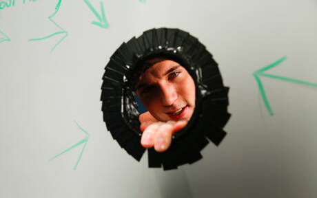 American husky guy Lucas Knight and well-built Chris Noxx fuck after blowjob in bath