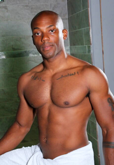 Two american dudes husky guy Krave Moore and tough guy Osiris Blade fuck after blowjob in hot shower