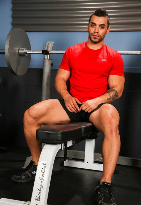 Amerikaanse jonge gast Shawn Andrews en superstud Arad kleden zich uit en laten hun mooie kont zien